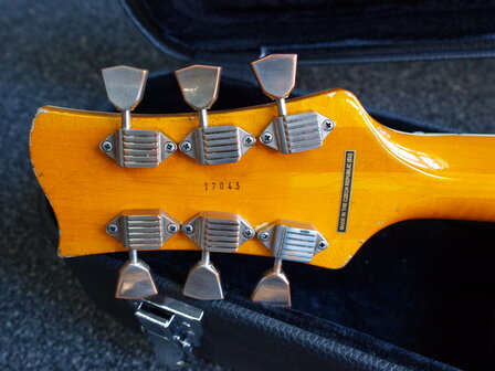 Stromberg Aged Monterey Trans Honey met Bigsby tremolo en koffer