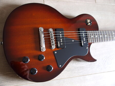 Vintage V132TSB Les Paulmodel met P90 elementen