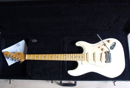 G&amp;L Legacy USA White MP met stevige Tolex Case en certificaat van echtheid