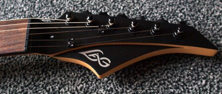 L&acirc;g Arkane A100-BLK Black, uniek exemplaar handbuilt in Frankrijk door de master luthiers van L&acirc;g