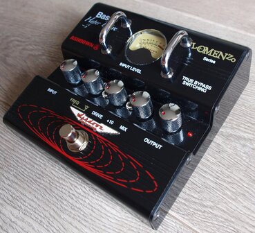 Ashdown Lomenzo hyper drive (distortion) voor basgitaar