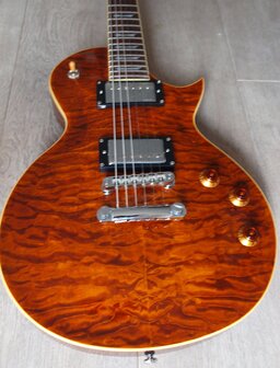 Bach Les Paul-model Dark Y met quilted maple Canada top