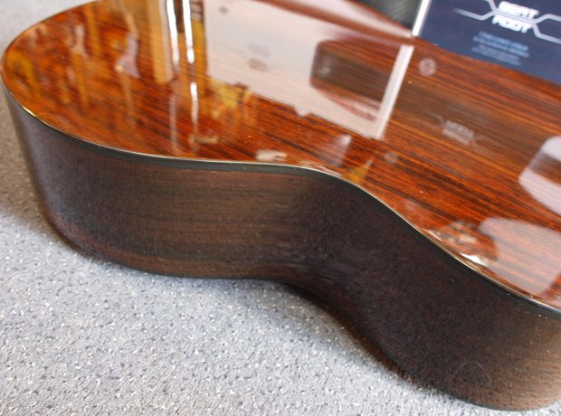 Martinez MCG 30 Cedar top / rosewood fingerboard, damaged