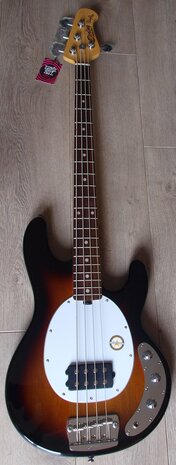 Sterling by Musicman Ray 24 Classic 3tone sunburst, 4-snarige basgitaar