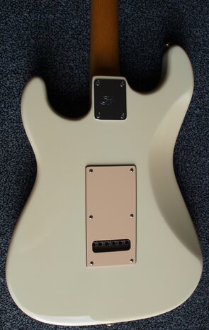 G&L Legacy USA White MP met stevige Tolex Case en certificaat van echtheid