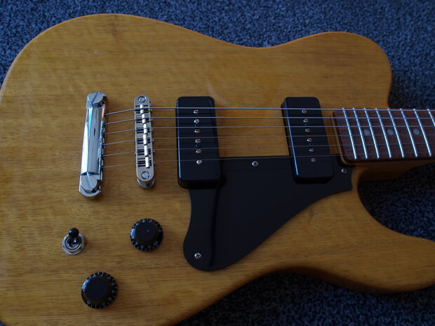 G&L USA Korina Asat Junior II P90 met Tolex case, 1 van 100