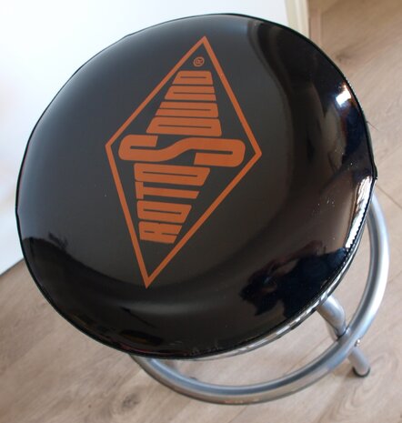 Rotosound barkruk ca 60 cm hoog, met 33 cm diameter logo kusse