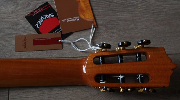 Martinez MC-98C, Cedar bovenblad, Standard Series klassieke gitaar