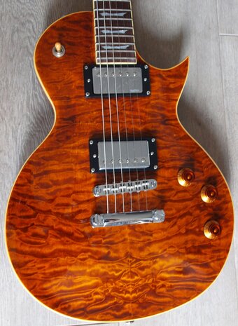 Bach Les Paul-model Dark Y met quilted maple Canada top